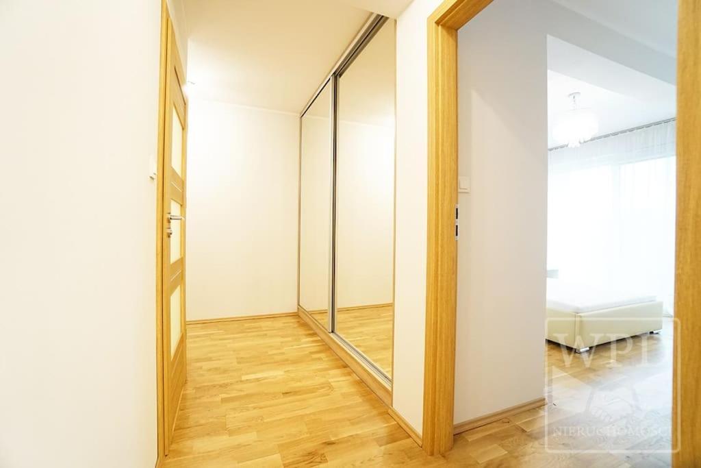 Modern Apartment-City Center-New Building-Garage Vratislav Exteriér fotografie