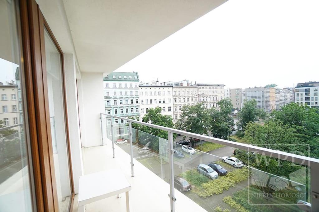 Modern Apartment-City Center-New Building-Garage Vratislav Exteriér fotografie